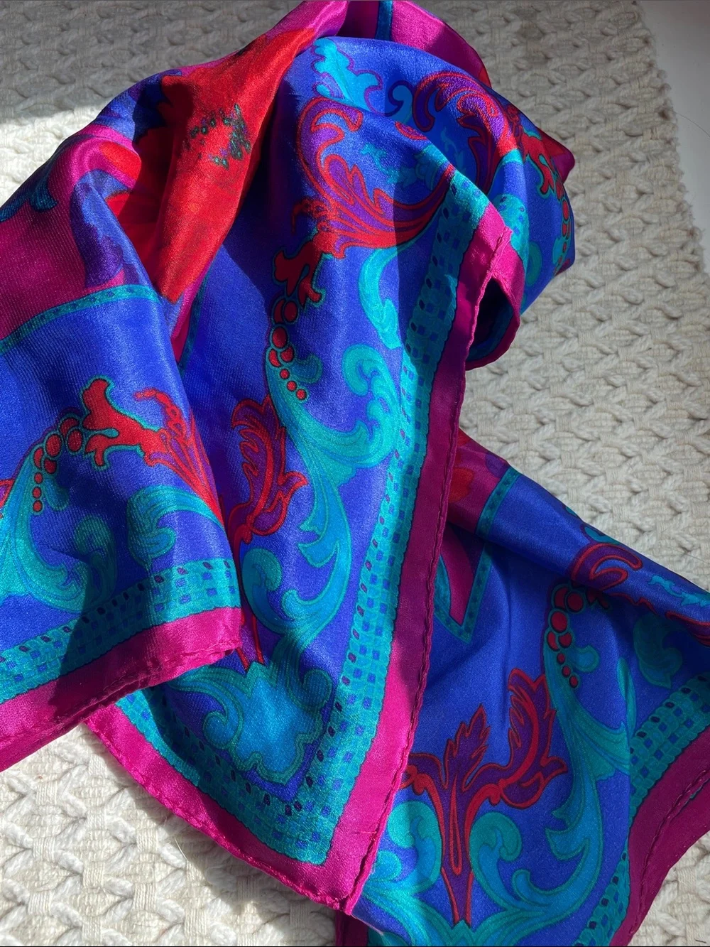 VTG L. CLAIBORNE SILK SCARF